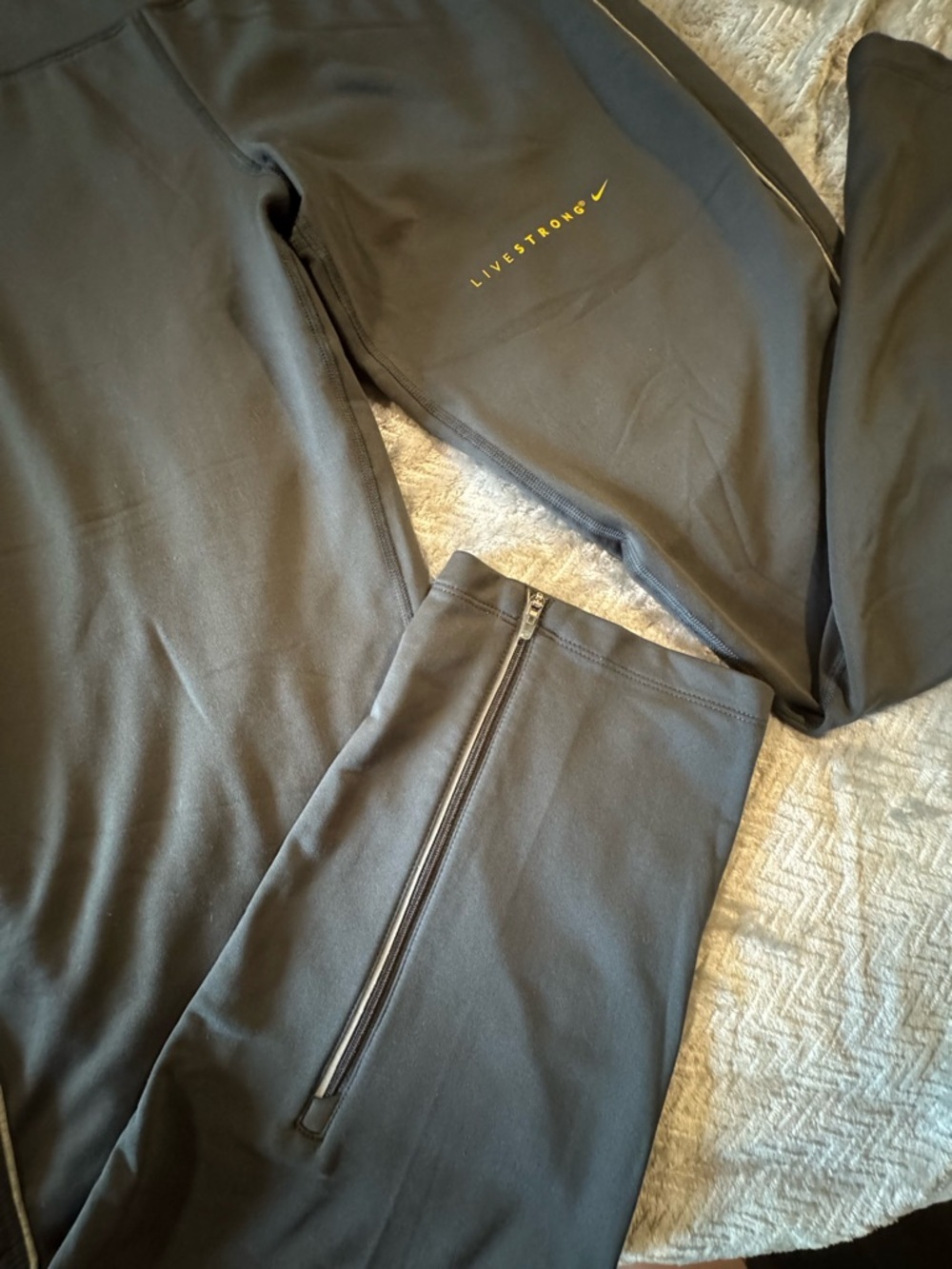 Nike Dri-FIT LIVESTRONG Running Leggings Black Zip Ankle Size S - Picture 3 of 5